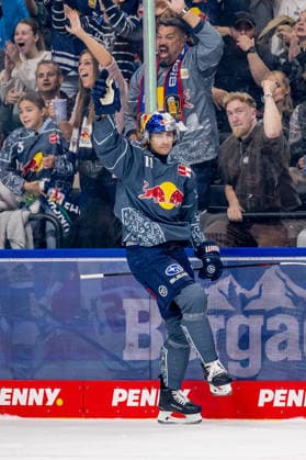 Markus Eisenschmid, EHC Red Bull Munich, No. 11, is celebrated for his goal to make it 2–1 while shorthanded, GER, EHC Red Bull Munich vs. Augsburger Panther, DEL, 2026–2027 season, Matchday 6, October 4, 2026. Photo: HMB Media, Heike Feiner Copyright: HMBxMedia HeikexFeiner