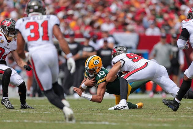 Oct 4, 2026; Tampa, FL, USA; Tampa Bay Buccaneers quarterback Jalon Daniels (10) dives with the ball during the NFL, American Football Herren, USA game between the Green Bay Packers and Tampa Bay Buccaneers at Raymond James Stadium. Mandatory Credit: Taylor McFee-Cal Media NFL 2026: Packers Vs Buccaneers OCT 04  - ZUMAc04_ 20261004_zma_c04_066 Copyright: xTaylorxMcfeex