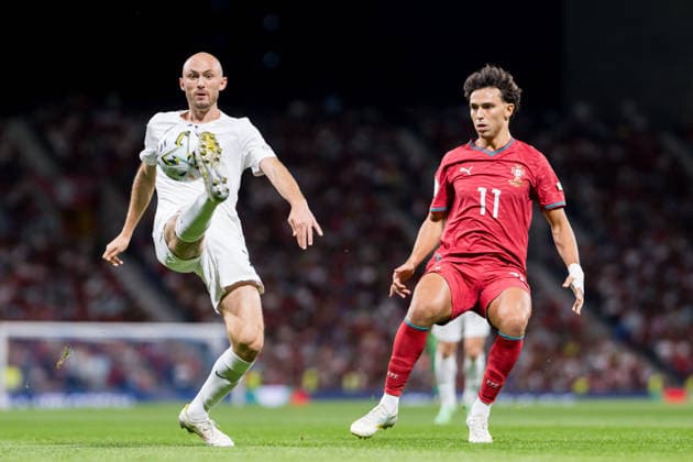 261004 Fredrik Aursnes of Norway and João Félix of Portugal during the Nations League soccer match between Portugal and Norway on October 4, 2026 in Porto. Photo by Vegard Grott, BILDBYRAN, code VG VG1020 bbeng soccer football fotball Nations League international match Norway Portugal bbeng soccer football fotball Nations League international match Norway Portugal  Copyright: VEGARDxGRoTT BB261004VG045