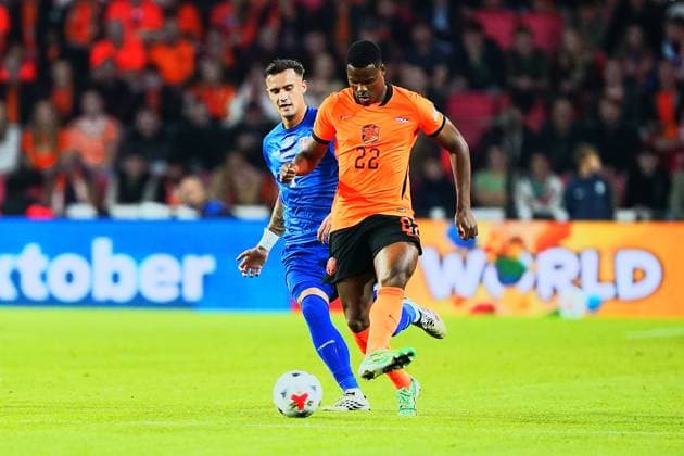 2026-10-04 UEFA Nations League: Netherlands v Serbia EINDHOVEN, NETHERLANDS - OCTOBER 4: Aleksandar Stankovic of Serbia and Denzel Dumfries of the Netherlands during the UEFA Nations League match between Netherlands and Serbia at Philips Stadion on October 4, 2026 in Eindhoven, Netherlands. Eindhoven Philips Stadion Netherlands Content not available for redistribution in The Netherlands directly or indirectly through any third parties. Copyright: xAndrexWeeningx