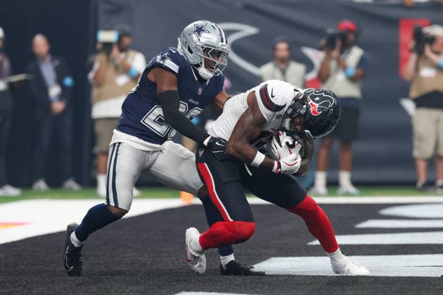 HOUSTON, TX - OCTOBER 04: Wide receiver Nico Collins 12 of the Houston Texans catches a touchdown in front of cornerback Daron Bland 26 of the Dallas Cowboys during the NFL, American Football Herren, USA football game between the Houston Texans and Dallas Cowboys on October 4, 2026, at Reliant Stadium in Houston, TX. (Photo by David Buono Icon Sportswire) NFL: OCT 04 Cowboys at Texans EDITORIAL USE ONLY Icon241004006