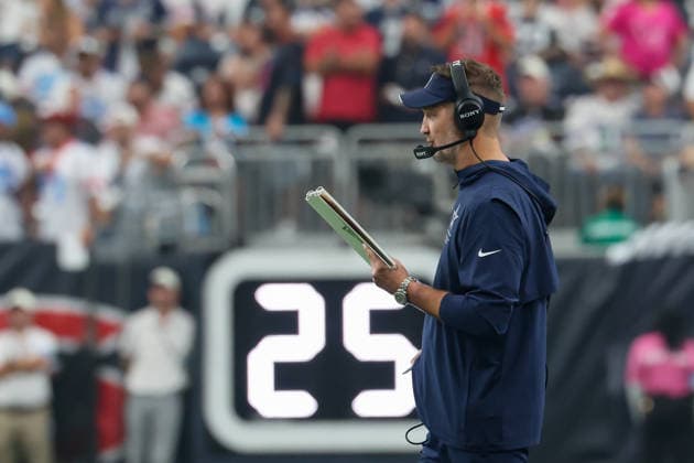 HOUSTON, TX - OCTOBER 04: Head coach Brian Schottenheimer of the Dallas Cowboys calls a play during the NFL, American Football Herren, USA football game between the Houston Texans and Dallas Cowboys on October 4, 2026, at Reliant Stadium in Houston, TX. (Photo by David Buono Icon Sportswire) NFL: OCT 04 Cowboys at Texans EDITORIAL USE ONLY Icon241004025