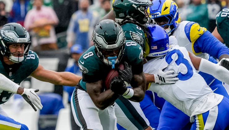 NFL, American Football Herren, USA 2026: Rams Vs Eagles OCT 04 October 4, 2026, Philadelphia, Pa, USA: Oct 4, 2026; Philadelphia, PA, USA; Philadelphia Eagles running back Tank Bigsby (8) runs the ball for a gain at Lincoln Financial Field. Mandatory Credit: Scott Serio-Cal Media(Credit Image: Scott Serio Cal Sport Media) Philadelphia Pa USA EDITORIAL USE ONLY Copyright: xx ZUMA-20261004_faf_cs17_156.jpg ScottxSeriox csmphotothree531000