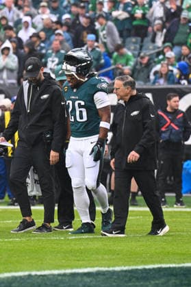 PHILADELPHIA, PA - OCTOBER 04: Philadelphia Eagles running back Saquon Barkley 26 is shown injured during the game between the Philadelphia Eagles and the Los Angeles Rams on October 4th, 2026 at Lincoln Financial Field in Philadelphia, PA. (Photo by Terence Lewis Icon Sportswire) NFL, American Football Herren, USA OCT 04 Rams at Eagles EDITORIAL USE ONLY Icon261004010