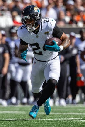 Oct 4, 2026; Cincinnati, OH, USA; Jacksonville Jaguars running back Chris Rodriguez Jr. (24) runs with the ball during NFL, American Football Herren, USA game action against the Cincinnati Bengals at Paycor Stadium. Mandatory Credit: -Cal Media Cincinnati USA - ZUMAc04_ 20261004_zma_c04_019 Copyright: xJohnxMersitsx