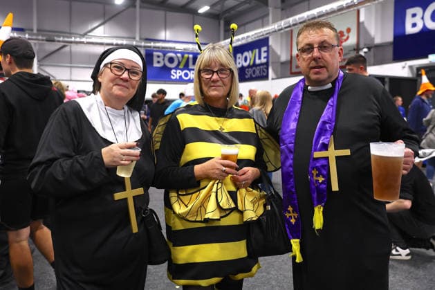 2026 BOYLE Sports World Grand Prix Fans in fancy dress during the 2026 Boyle Sports World Grand Prix Final at Mattioli Arena, Leicester, United Kingdom on 4 October 2026 Credit: Ryan Crockett Every Second Media Editorial use only. All images are copyright Every Second Media Limited. No images may be reproduced without prior permission. Copyright: xIMAGO EveryxSecondxMediax ESM-2198-0003 RyanxCrockettx xEveryxSecondxMediax