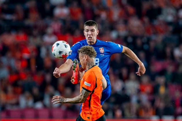 EINDHOVEN l Netherlands forward Noa Lang and Serbia defender Stefan Gudelj during the UEFA Nations League match between the Netherlands and Serbia at Philips Stadion on October 4, 2026, in Eindhoven, Netherlands. Photo by DeFodi Images