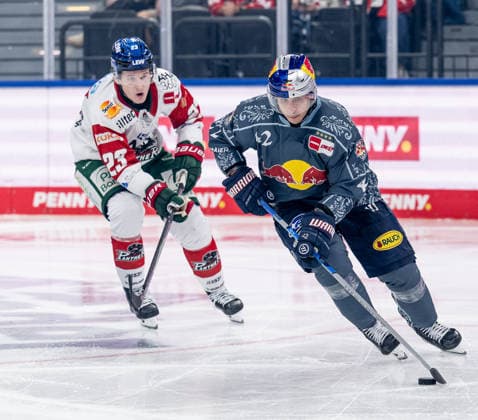 Yasin Ehliz, EHC Red Bull Munich, 42, against Jimmy Lambert, Augsburger Panther, 23, GER, EHC Red Bull Munich vs. Augsburger Panther, DEL, 2026–2027 season, Matchday 6, October 4, 2026 Photo: HMB Media, Heike Feiner Copyright: HMBxMedia HeikexFeiner