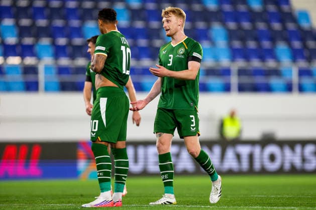 UEFA Nations League Group Stage, TSC Arena, BaÄka Topola, Serbia 4 10 2026 Republic of Ireland vs Israel Ireland s Liam Scales speaks with Adam Idah during the match Liam Scales speaks with Adam Idah during the match 4 10 2026  Copyright: xx RB1_9898