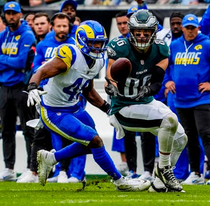 October 4, 2026, Philadelphia, Pa, USA: Oct 4, 2026; Philadelphia, PA, USA; Philadelphia Eagles tight end Dallas Goedert (88) makes a catch at Lincoln Financial Field. Mandatory Credit: -Cal Media Philadelphia USA - ZUMAcs17 20261004_faf_cs17_150 Copyright: xScottxSeriox