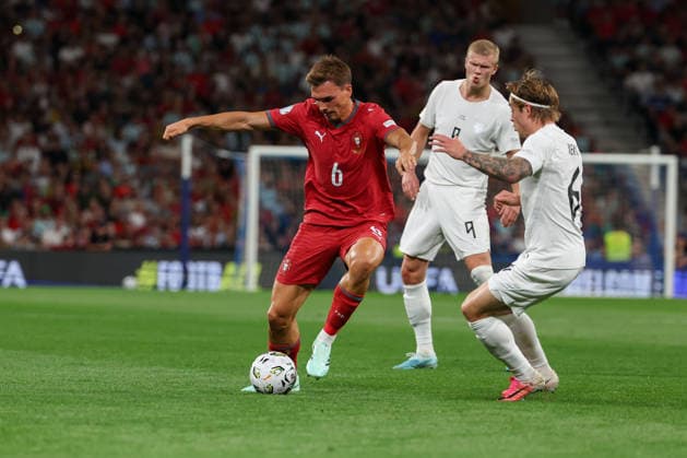 Porto, Portugal, October 4: João Palhinha (Portugal) and Patrick Berg (Norway) battle for the ball during the UEFA Nations League 2026–27 League Phase Matchday 4 match between Portugal and Norway at Estádio do Dragão in Porto, Portugal Copyright: HMBxMedia JoaquimxFerreira