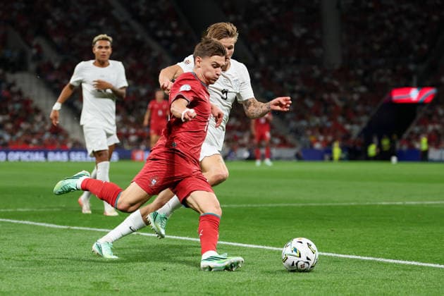 Porto, Portugal, October 4: Francisco Conceicao (Portugal) and David Moeller Wolfe (Norway) battle for the ball during the UEFA Nations League 2026–27 League Phase Matchday 4 match between Portugal and Norway at Estádio do Dragão in Porto, Portugal Copyright: HMBxMedia JoaquimxFerreira
