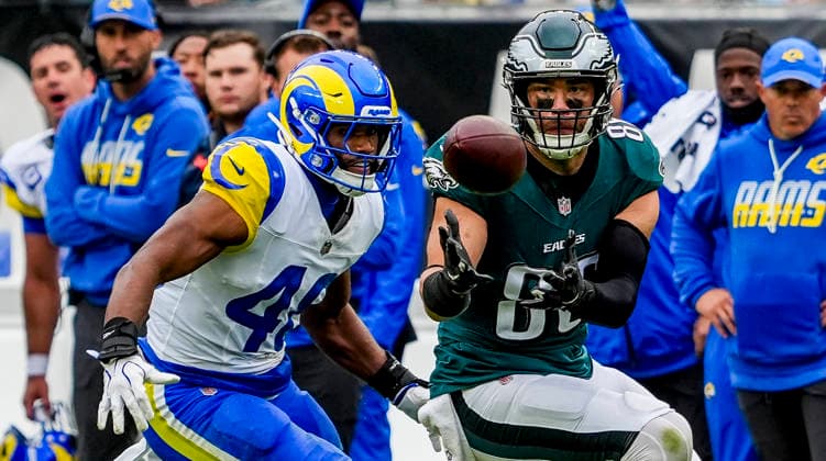 October 4, 2026, Philadelphia, Pa, USA: Oct 4, 2026; Philadelphia, PA, USA; Philadelphia Eagles tight end Zac Ertz (88) makes a catch at Lincoln Financial Field. Mandatory Credit: -Cal Media Philadelphia USA - ZUMAcs17 20261004_faf_cs17_152 Copyright: xScottxSeriox