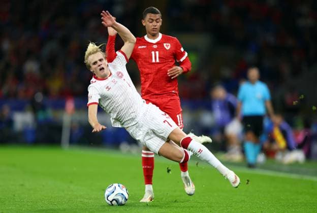 Victor Froholdt of Denmark is fouled by Brennan Johnson of Wales Wales v Denmark, UEFA Nations League, Football, Cardiff City Stadium, Cardiff, UK - 04 Oct 2026Cardiff Cardiff City Stadium United Kingdom  Copyright: xKieranxMcManus Shutterstockx 17185536s
