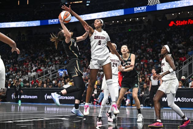 ATLANTA, GA - OCTOBER 04: Atlanta forward Angel Reese (5) blocks the shot by New York guard Sabrina Ionescu (20) during the WNBA, Basketball Damen, USA second round playoff game between the New York Liberty and the Atlanta Dream on October 4th, 2026 at State Farm Arena in Atlanta, GA. (Photo by Rich von Biberstein Icon Sportswire) WNBA: OCT 04 New York Liberty at Atlanta Dream EDITORIAL USE ONLY Icon261004001
