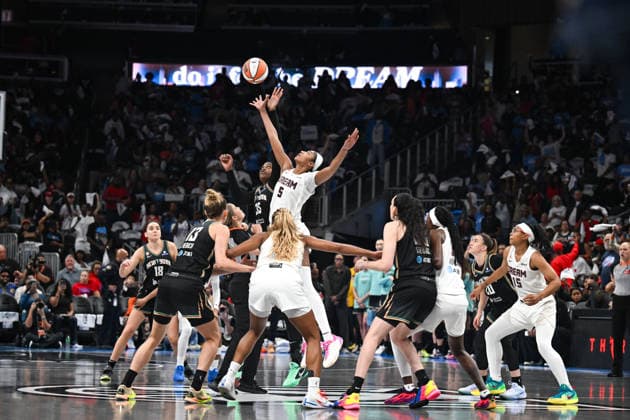 ATLANTA, GA - OCTOBER 04: Atlanta forward Angel Reese (5) wins the opening tip during the WNBA, Basketball Damen, USA second round playoff game between the New York Liberty and the Atlanta Dream on October 4th, 2026 at State Farm Arena in Atlanta, GA. (Photo by Rich von Biberstein Icon Sportswire) WNBA: OCT 04 New York Liberty at Atlanta Dream EDITORIAL USE ONLY Icon261004002