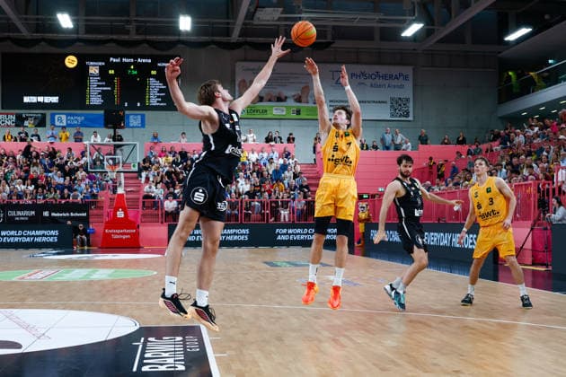 Jarne Juergens, Nuremberg Falcons, 21, and Lars Kamp, Tübingen Tigers, 07, GER, Tübingen Tigers vs. Nuremberg Falcons, Basketball, ProA, Matchday 3, 2026–2027 Season, October 4, 2026, GER, Tigers Tübingen vs. Nuremberg Falcons, Basketball, ProA, Matchday 3, 2026–2027 season, October 4, 2026, Tigers Tübingen Copyright: xEibner-Pressefoto KirstenxJaegerx