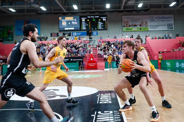 Creighton Bryan William Morisch, Tübingen Tigers, 24, and Jarne Juergens, Nuremberg Falcons, 21, GER, Tübingen Tigers vs. Nuremberg Falcons, Basketball, ProA, Matchday 3, 2026–2027 season, Oct. 4, 2026 GER, Tigers Tübingen vs. Nuremberg Falcons, Basketball, ProA, Matchday 3, 2026–2027 season, Oct. 4, 2026 Tigers Tübingen Copyright: xEibner-Pressefoto KirstenxJaegerx