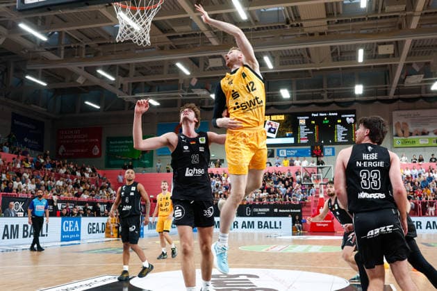 Jarne Juergens, Nuremberg Falcons, 21, and Kristian Henning Sjolund, Tübingen Tigers, 12, GER, Tübingen Tigers vs. Nuremberg Falcons, Basketball, ProA, Matchday 3, 2026–2027 season, October 4, 2026, GER, Tigers Tübingen vs. Nuremberg Falcons, Basketball, ProA, Matchday 3, 2026–2027 season, October 4, 2026, Tigers Tübingen Copyright: xEibner-Pressefoto KirstenxJaegerx