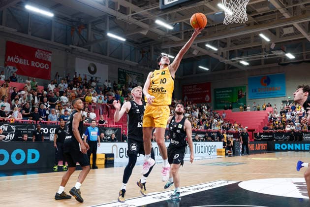 Ty Allred, Nuremberg Falcons, 10, Nico Santana Mojica, Tübingen Tigers, 10, Tim Koepple, Nuremberg Falcons, 05, GER, Tübingen Tigers vs. Nuremberg Falcons, Basketball, ProA, Matchday 3, 2026–2027 Season, October 4, 2026, GER, Tigers Tübingen vs. Nuremberg Falcons, Basketball, ProA, Matchday 3, 2026–2027 Season, October 4, 2026, Tigers Tübingen Copyright: xEibner-Pressefoto KirstenxJaegerx