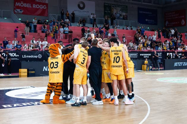 The Tübingen Tigers after their victory, GER, Tübingen Tigers vs. Nuremberg Falcons, Basketball, ProA, Matchday 3, 2026–2027 Season, October 4, 2026, GER, Tübingen Tigers vs. Nuremberg Falcons, Basketball, ProA, Matchday 3, 2026–2027 season, October 4, 2026, Tübingen Tigers Copyright: xEibner-Pressefoto KirstenxJaegerx