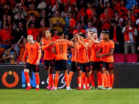 EINDHOVEN - Teun Koopmeiners of the Netherlands celebrates his team s first goal with his teammates during the UEFA Nations League match between the Netherlands and Serbia at the Philips Stadium on October 4, 2026, in Eindhoven, the Netherlands. MARCEL TER BALS ANP UEFA Nations League 2026 27 xVIxANPxSportx xMarcelxterxBalsxIVx 571520927 originalFilename: 571520927.jpg