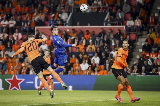 EINDHOVEN - (lr) Teun Koopmeiners of the Netherlands jumps for the ball, Mihajlo Cvetkovic of Serbia scores the 1-1 and Virgil van Dijk of the Netherlands during the UEFA Nations League match between the Netherlands and Serbia at the Philips Stadium on October 4, 2026 in Eindhoven, the Netherlands. KOEN VAN WEEL ANP xVIxANPxSportx xxANPxIVx 571521090 originalFilename: 571521090