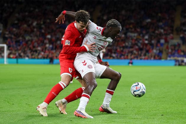 Wales v Denmark UEFA Nations League Mohamed Daramy of Denmark and Neco Williams of Wales battle for the ball during the UEFA Nations League match at the Cardiff City Stadium, Cardiff 04 10 2026 UK Newspapers OUT Copyright: xKaraxThomasx FIL-24028-0032
