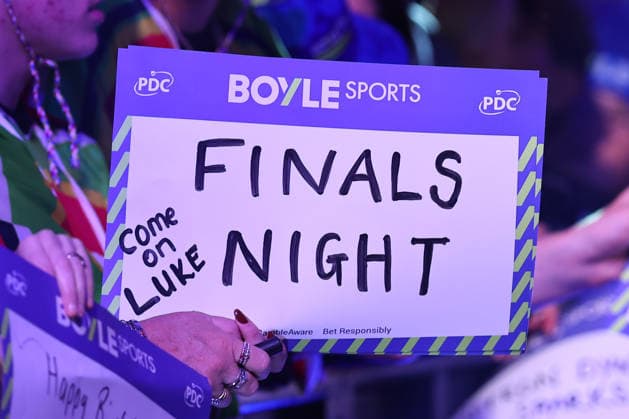 2026 BOYLE Sports World Grand Prix Fans hold up signs supporting England s Luke Humphries during the 2026 Boyle Sports World Grand Prix Final at Mattioli Arena, Leicester, United Kingdom on 4 October 2026 Credit: Ryan Crockett Every Second Media Editorial use only. All images are copyright Every Second Media Limited. No images may be reproduced without prior permission. Copyright: xIMAGO EveryxSecondxMediax ESM-2198-0035 RyanxCrockettx xEveryxSecondxMediax