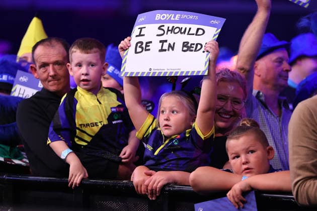 2026 BOYLE Sports World Grand Prix Fans hold up signs during the 2026 Boyle Sports World Grand Prix Final at Mattioli Arena, Leicester, United Kingdom on 4 October 2026 Credit: Ryan Crockett Every Second Media Editorial use only. All images are copyright Every Second Media Limited. No images may be reproduced without prior permission. Copyright: xIMAGO EveryxSecondxMediax ESM-2198-0040 RyanxCrockettx xEveryxSecondxMediax