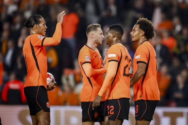 EINDHOVEN - (lr) Virgil van Dijk of the Netherlands, Teun Koopmeiners of the Netherlands, Denzel Dumfries of the Netherlands and Joshua Zirkzee of the Netherlands celebrate the 2-1 during the UEFA Nations League match between the Netherlands and Serbia at the Philips Stadium on October 4, 2026 in Eindhoven, the Netherlands. KOEN VAN WEEL ANP xVIxANPxSportx xxANPxIVx 571526733 originalFilename: 571526733
