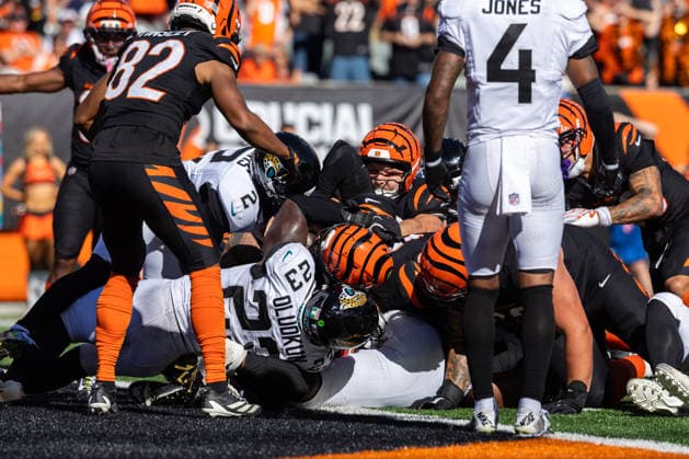 Oct 4, 2026; Cincinnati, OH, USA; Cincinnati Bengals quarterback Joe Burrow (9) scores touchdown during NFL, American Football Herren, USA game action against the Jacksonville Jaguars at Paycor Stadium. Mandatory Credit: -Cal Media NFL 2026: Jaguars Vs Bengals OCT 04  - ZUMAc04_ 20261004_zma_c04_081 Copyright: xJohnxMersitsx