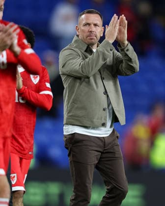 Wales v Denmark UEFA Nations League Craig Bellamy Manager of Wales applauds the supporters at full-time during the UEFA Nations League match at the Cardiff City Stadium, Cardiff 04 10 2026 UK Newspapers OUT Copyright: xKaraxThomasx FIL-24028-0057