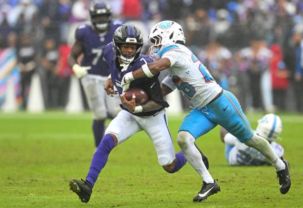 Baltimore Ravens wide receiver Rashod Bateman (7) runs past Tennessee Titans cornerback Marcus Harris (26) after a pass reception and earns a first down during the fourth quarter at M&T Bank Stadium in Baltimore, Maryland, on Sunday, October 4, 2026. Baltimore won 24-18.  BAL20261004120 DAVIDxTULIS
