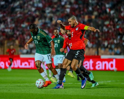 Cairo Egypt South Africa Match South Africa player retains possession against Egypt player at Cairo International Stadium in Cairo, Egypt on October 4, 2026. The International Friendly, Länderspiel, Nationalmannschaft match serves as preparation for both national teams ahead of upcoming regional and continental football competitions. Cairo Cairo Egypt Copyright: xRahmaxAbdelazizx