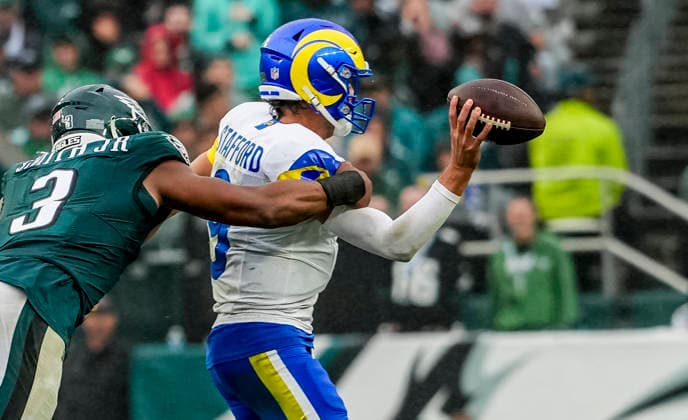October 4, 2026, Philadelphia, Pa, USA: Oct 4, 2026; Philadelphia, PA, USA; Philadelphia Eagles linebacker Nolan Smith Jr. (3) pressures Los Angeles Rams quarterback Matthew Stafford (9) during a pass rush during the Rams 24-20 wins against the Eagles at Lincoln Financial Field. Mandatory Credit: -Cal Media Philadelphia USA - ZUMAcs17 20261004_faf_cs17_180 Copyright: xScottxSeriox