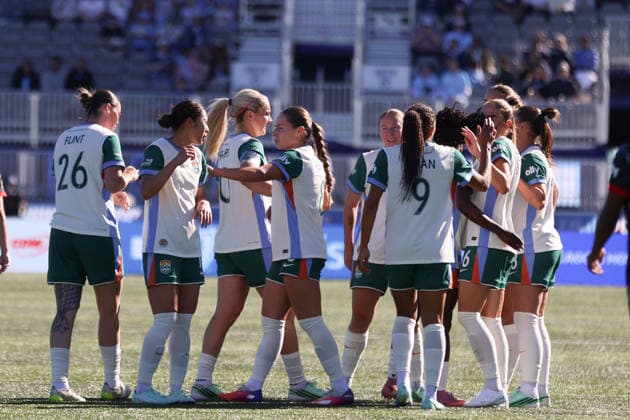 EVANSTON, USA - October 4: Denver Summit FC players celebrate the first goal during the game between the Chicago Stars FC and Denver Summit FC at Northwestern Medicine Field at Martin Stadium on Sunday, October 4 in Evanston, USA Copyright: xShainaxBenhiyoun SPPx Sportspressphoto_SPR245639