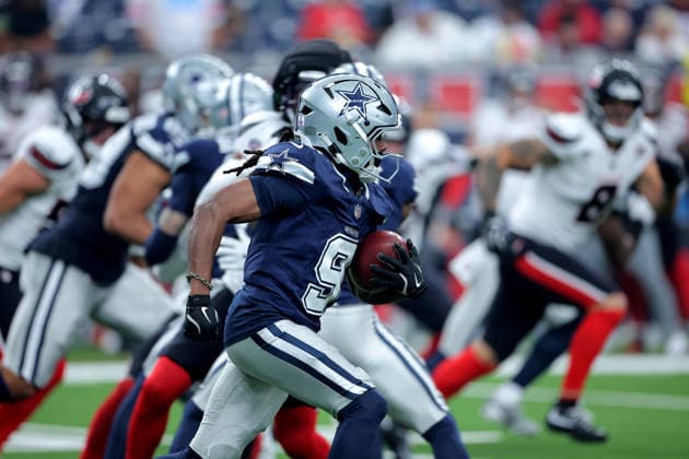 October 4, 2026, Houston, Texas, U.S: Dallas Cowboys wide receiver Kavontae Turpin (9) carries the ball on a kickoff return during the third quarter of the NFL, American Football Herren, USA regular season game between the Houston Texans and the Dallas Cowboys at Reliant Stadium in Houston, TX on October 4, 2026. NFL 2026 - Dallas Cowboys Vs Houston Texans - ZUMAw137 20261004_aap_w137_060 Copyright: xErikxWilliamsx