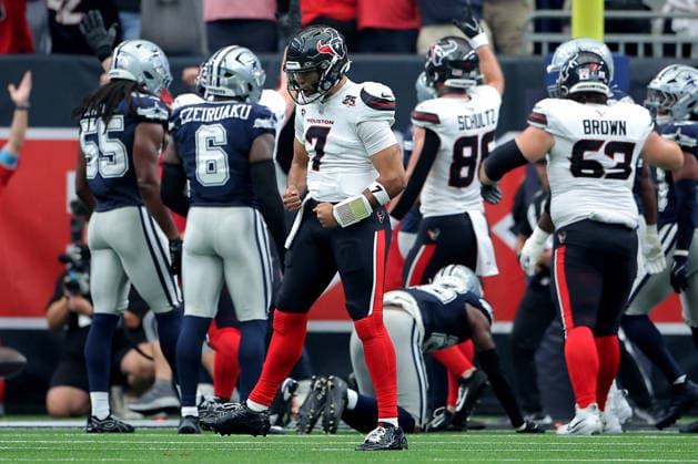 October 4, 2026, Houston, Texas, U.S: Houston Texans quarterback C.J. Stroud (7) reacts after a touchdown by running back Woody Marks (4, not shown) during the fourth quarter of the NFL, American Football Herren, USA regular season game between the Houston Texans and the Dallas Cowboys at Reliant Stadium in Houston, TX on October 4, 2026. NFL 2026 - Dallas Cowboys Vs Houston Texans  - ZUMAw137 20261004_aap_w137_061 Copyright: xErikxWilliamsx