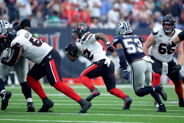 October 4, 2026, Houston, Texas, U.S: Houston Texans running back David Montgomery (32) carries the ball during the third quarter of the NFL, American Football Herren, USA regular season game between the Houston Texans and the Dallas Cowboys at Reliant Stadium in Houston, TX on October 4, 2026. NFL 2026 - Dallas Cowboys Vs Houston Texans - ZUMAw137 20261004_aap_w137_068 Copyright: xErikxWilliamsx