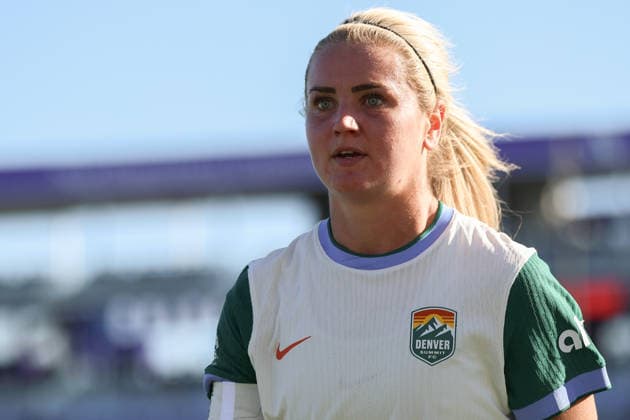EVANSTON, USA - October 4: Lindsey Heaps (10 Denver Summit FC) is seen during the game between the Chicago Stars FC and Denver Summit FC at Northwestern Medicine Field at Martin Stadium on Sunday, October 4 in Evanston, USA Copyright: xShainaxBenhiyoun SPPx Sportspressphoto_SPR245655