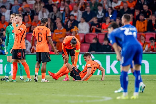 EINDHOVEN, NETHERLANDS - OCTOBER 4: Micky van de Ven of Netherlands with a injury during the UEFA Nations League 2026 27 Group A2 MD4 match between Netherlands and Serbia at Philips Stadion on October 04, 2026 in Eindhoven, Netherlands.  Copyright: xDijksxMedia MBxMediax