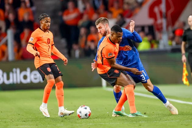 EINDHOVEN, NETHERLANDS - OCTOBER 4: Strahinja Pavlovic of Serbia battles for the ball with Denzel Dumfries of Netherlands during the UEFA Nations League 2026 27 Group A2 MD4 match between Netherlands and Serbia at Philips Stadion on October 04, 2026 in Eindhoven, Netherlands.  Copyright: xDijksxMedia MBxMediax