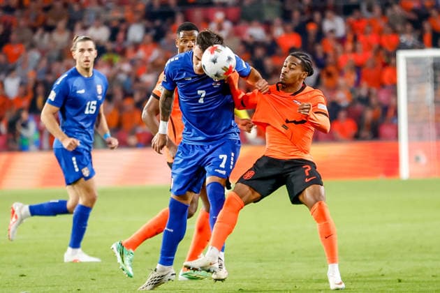 EINDHOVEN, NETHERLANDS - OCTOBER 4: Crysencio Summerville of Netherlands battles for the ball with Aleksandar Stankovic of Serbia during the UEFA Nations League 2026 27 Group A2 MD4 match between Netherlands and Serbia at Philips Stadion on October 04, 2026 in Eindhoven, Netherlands.  Copyright: xDijksxMedia MBxMediax