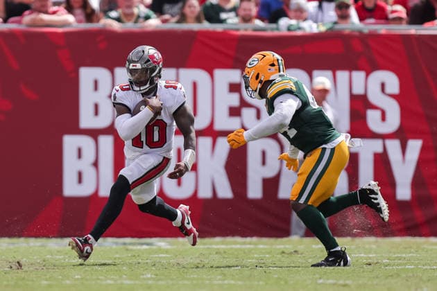 Oct 4, 2026; Tampa, FL, USA; Tampa Bay Buccaneers quarterback Jalon Daniels (10) scrambles during the NFL, American Football Herren, USA game between the Green Bay Packers and Tampa Bay Buccaneers at Raymond James Stadium. Mandatory Credit: Taylor McFee-Cal Media Tampa USA - ZUMAc04_ 20261004_zma_c04_083 Copyright: xTaylorxMcfeex