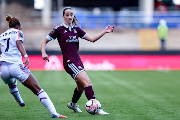 Aston Villa Women v Crystal Palace Women, Women s Super League Aston Villa Women defender Anna Patten (4) in action during the Women s Super League match between Aston Villa Women and Crystal Palace Women at Villa Park, Birmingham, UK on 4 October 2026. Birmingham Villa Park West Midlands UK Editorial use only , Copyright: xManjitxNarotrax PSI-24960-0061