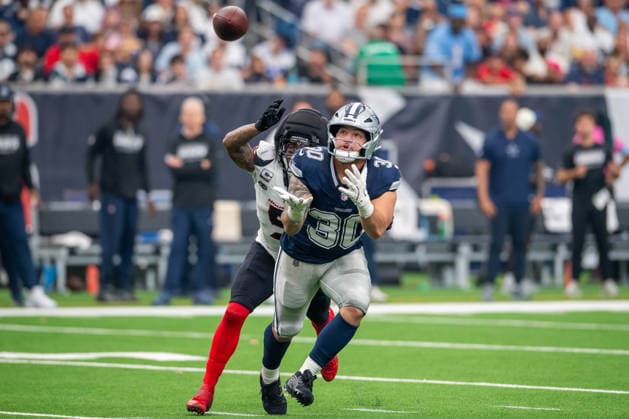 October 4, 2026: Dallas Cowboys fullback Hunter Luepke (30) catches a deflected pass during a game between the Dallas Cowboys and the Houston Texans in Houston, TX. .. CSM NFL, American Football Herren, USA 2026: Cowboys Vs Texans OCT 04  - ZUMAc04_ 20261004_zma_c04_168 Copyright: xTraskxSmithx