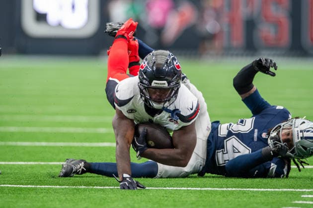 NFL, American Football Herren, USA 2026: Cowboys Vs Texans OCT 04 October 4, 2026: Houston Texans running back Woody Marks (4) leaps past Dallas Cowboys safety Malik Hooker (24) while carrying the ball during a game between the Dallas Cowboys and the Houston Texans in Houston, TX. ..Trask Smith CSM (Credit Image: Â Trask Smith Cal Media) EDITORIAL USE ONLY Copyright: xx ZUMA-20261004_zma_c04_167.jpg TraskxSmithx csmphotothree531289