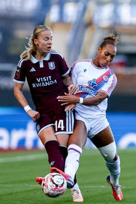 Aston Villa Women v Crystal Palace Women, Women s Super League Crystal Palace Women forward Lexi Lloyd-Smith (7) and Aston Villa Women defender Lynn Wilms (14) battles for possession during the Women s Super League match between Aston Villa Women and Crystal Palace Women at Villa Park, Birmingham, UK on 4 October 2026. Birmingham Villa Park West Midlands UK Editorial use only , Copyright: xManjitxNarotrax PSI-24960-0074