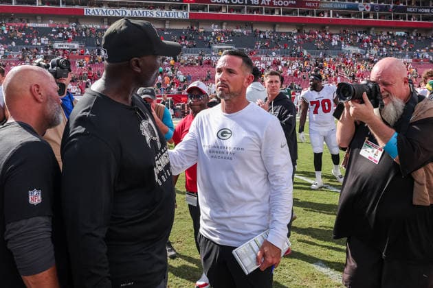 Oct 4, 2026; Tampa, FL, USA; Tampa Bay Buccaneers head coach Todd Bowles and Green Bay Packers head coach Matt LaFleur meet after the NFL, American Football Herren, USA game between the Green Bay Packers and Tampa Bay Buccaneers at Raymond James Stadium. The Green Bay Packers defeated the Tampa Bay Buccaneers 17-14. Mandatory Credit: Taylor McFee-Cal Media Tampa USA - ZUMAc04_ 20261004_zma_c04_107 Copyright: xTaylorxMcfeex